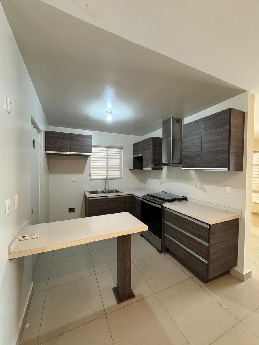 HOUSE FOR RENT IN CUMBRES MONTENOVA