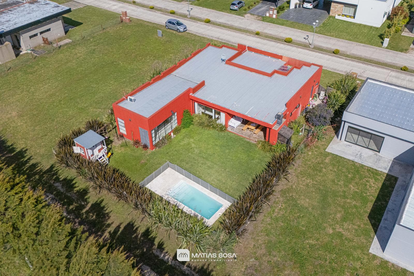 Venta - Casa 4 Ambientes - Parque con Piscina y Galeria con Parrilla - Tierras del Mar