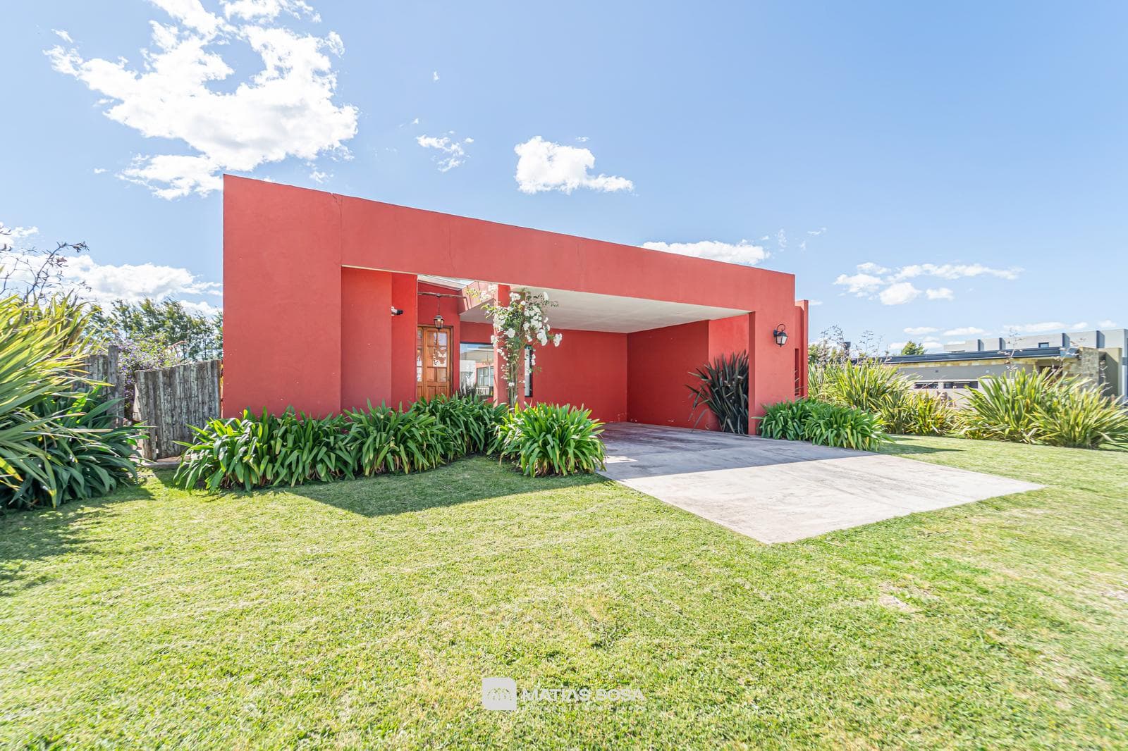 For Sale - 4-Room House - Park with Pool and Patio with Grill - Tierras del Mar