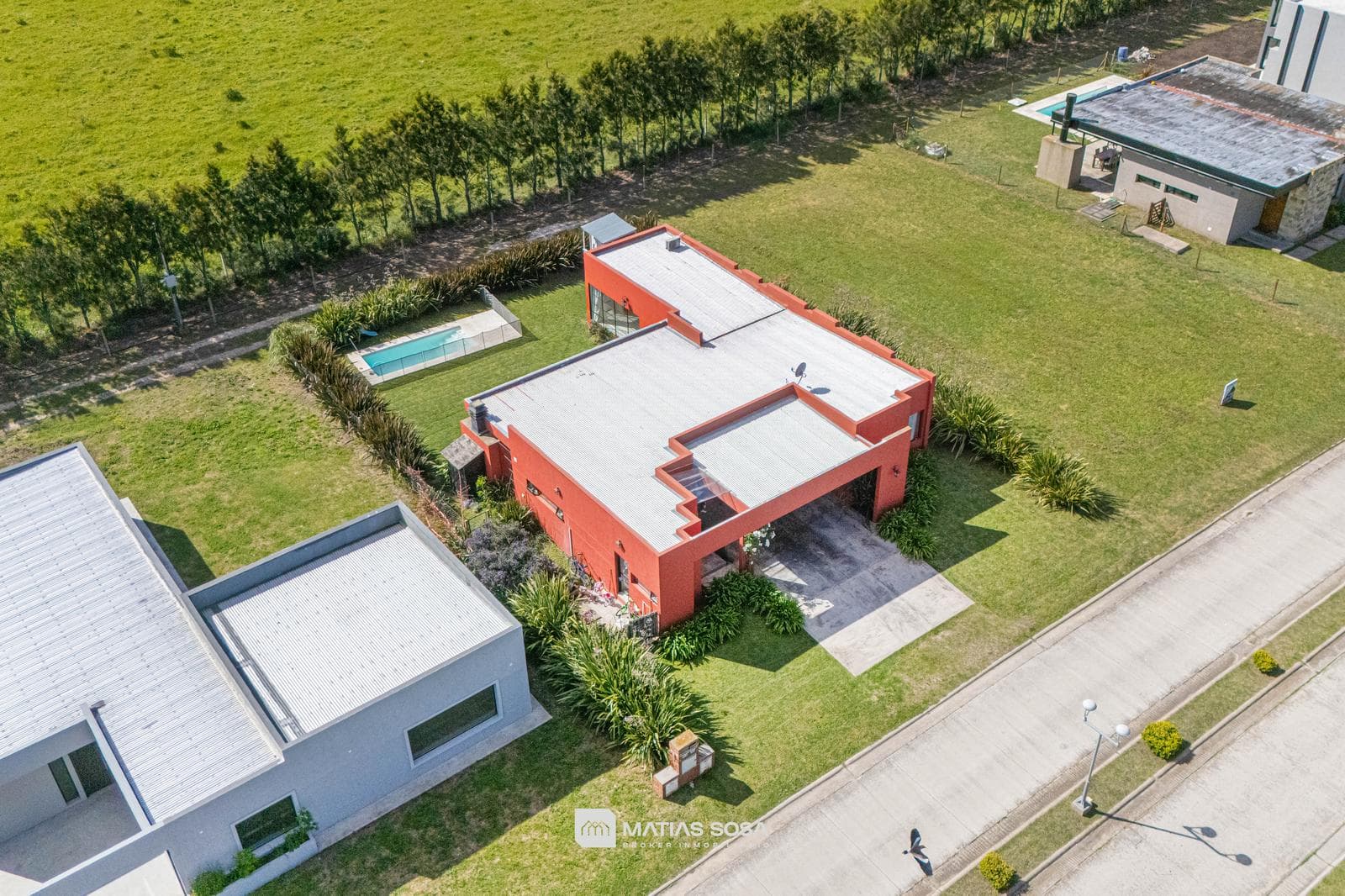 Venta - Casa 4 Ambientes - Parque con Piscina y Galeria con Parrilla - Tierras del Mar