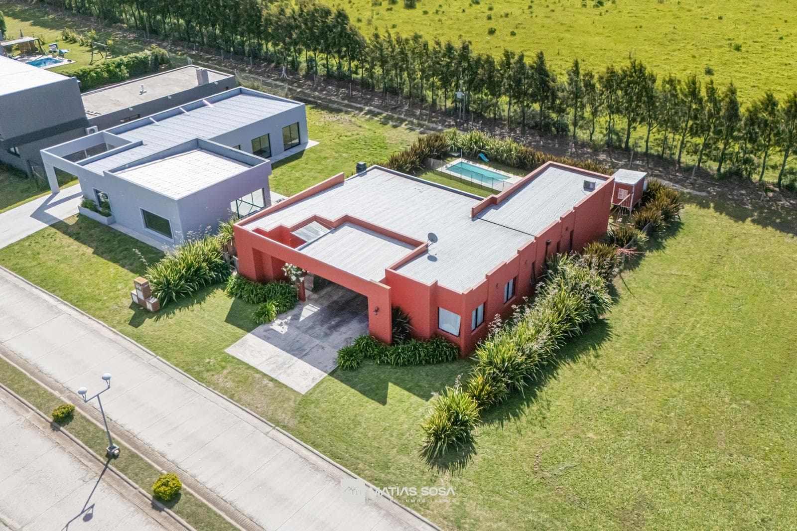 Venta - Casa 4 Ambientes - Parque con Piscina y Galeria con Parrilla - Tierras del Mar