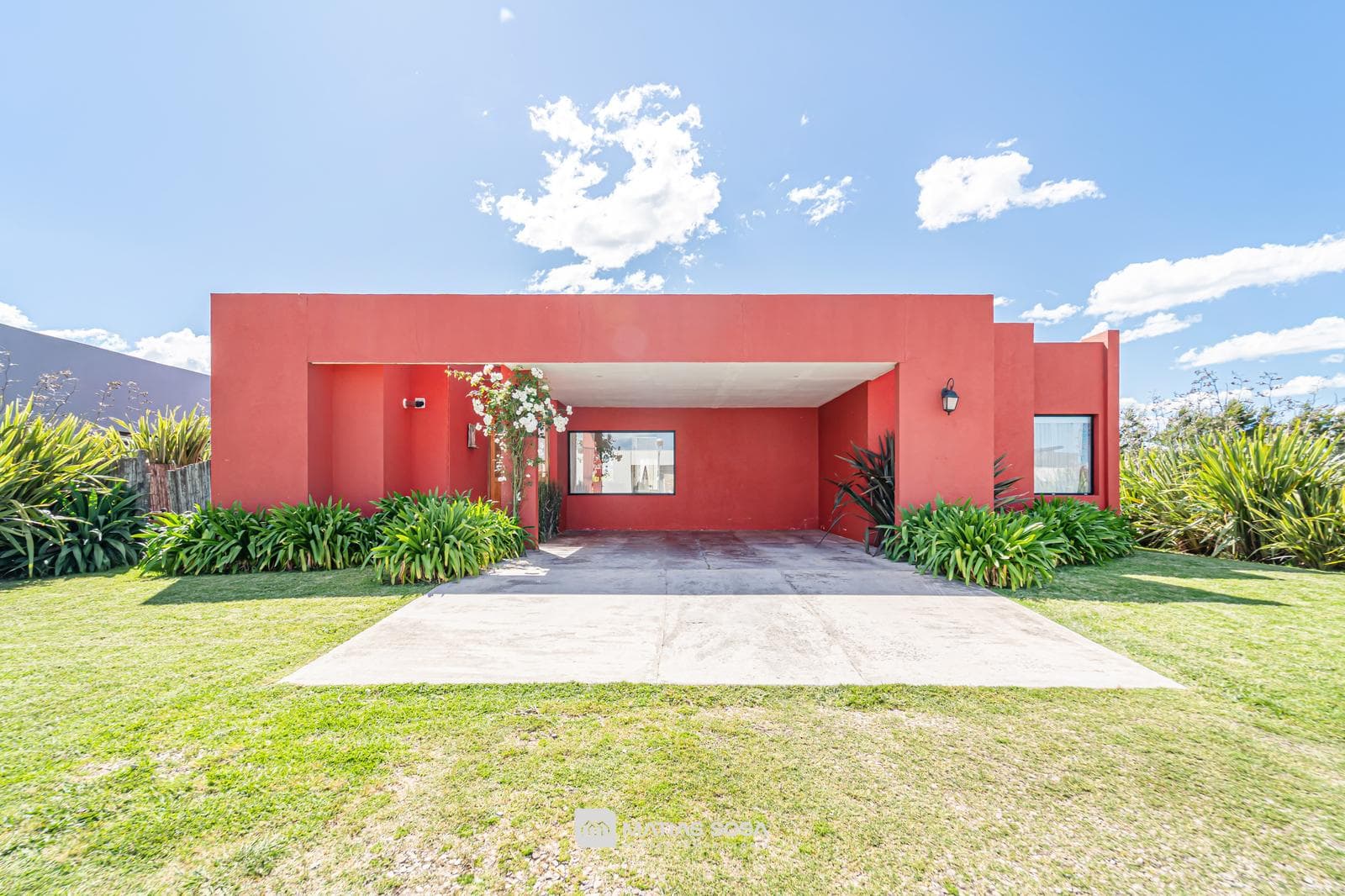 For Sale - 4-Room House - Park with Pool and Patio with Grill - Tierras del Mar
