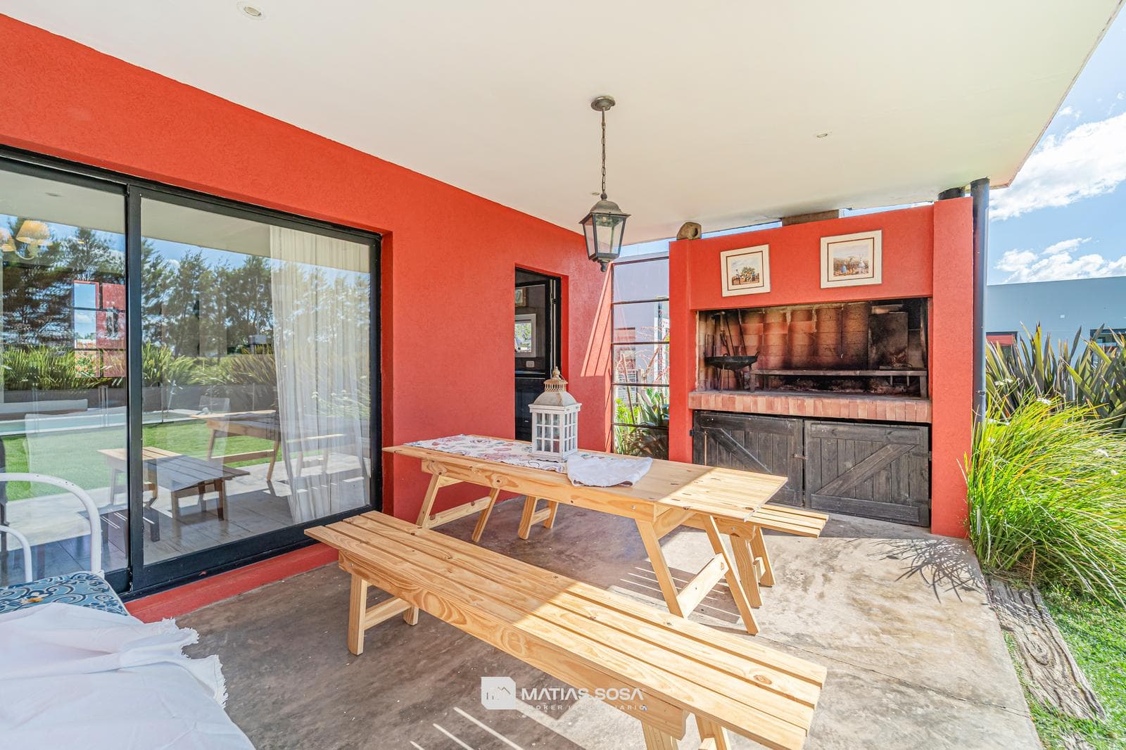 Venta - Casa 4 Ambientes - Parque con Piscina y Galeria con Parrilla - Tierras del Mar