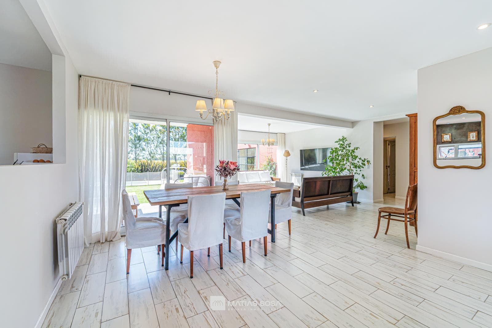 Venta - Casa 4 Ambientes - Parque con Piscina y Galeria con Parrilla - Tierras del Mar