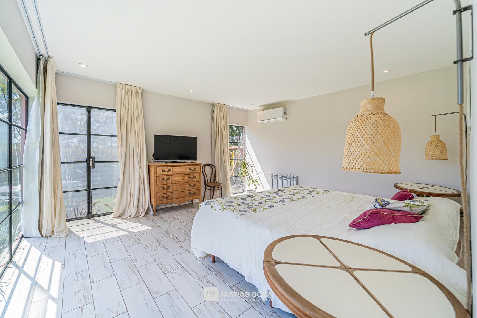 Venta - Casa 4 Ambientes - Parque con Piscina y Galeria con Parrilla - Tierras del Mar