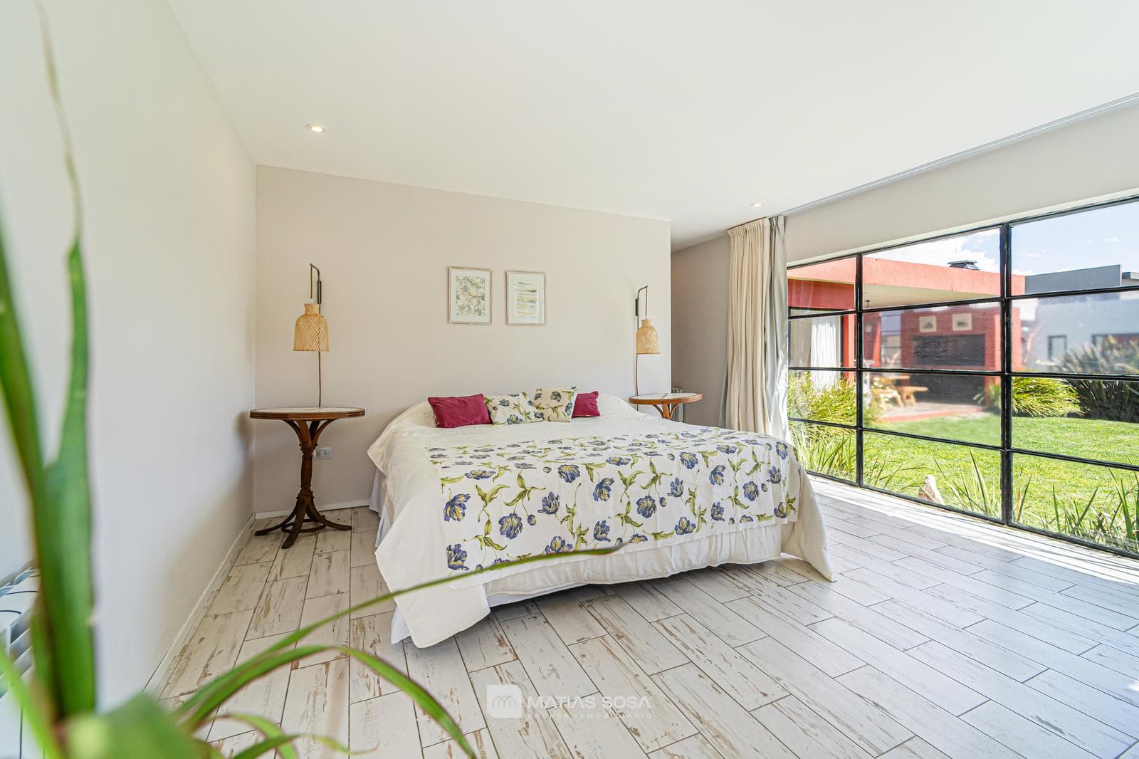 Venta - Casa 4 Ambientes - Parque con Piscina y Galeria con Parrilla - Tierras del Mar