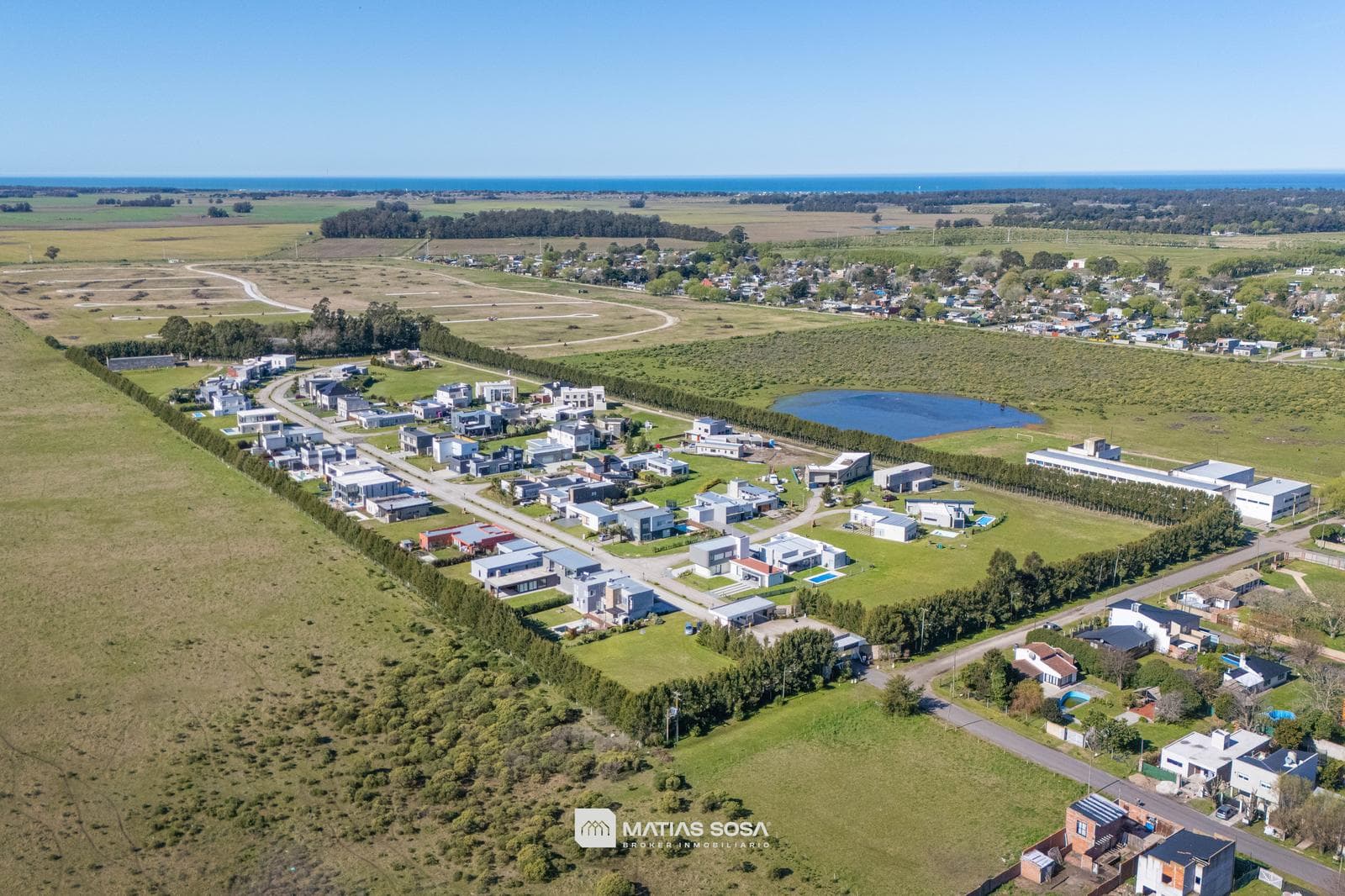Venta - Casa 4 Ambientes - Parque con Piscina y Galeria con Parrilla - Tierras del Mar