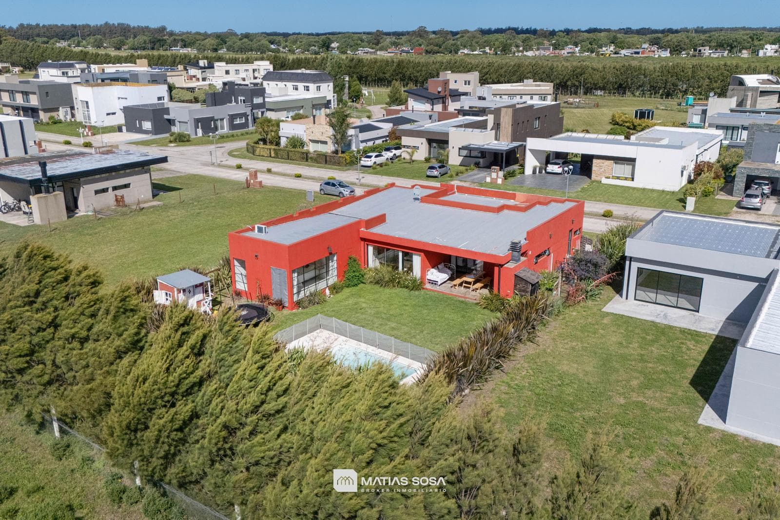 Venta - Casa 4 Ambientes - Parque con Piscina y Galeria con Parrilla - Tierras del Mar