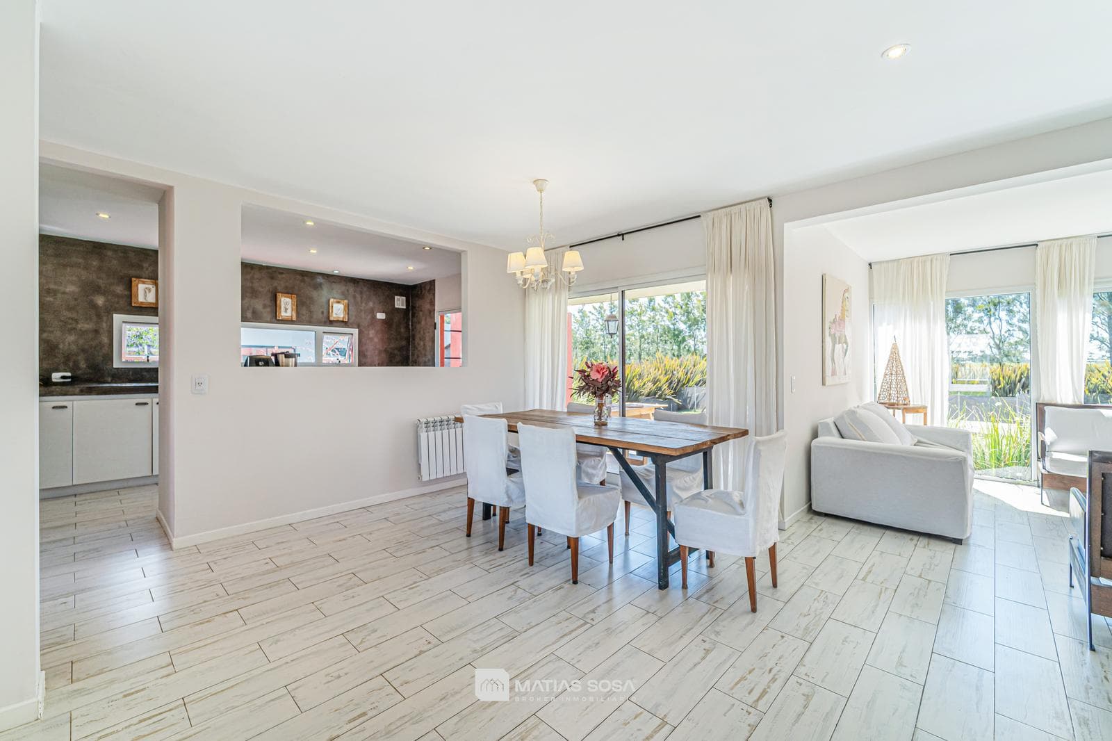 Venta - Casa 4 Ambientes - Parque con Piscina y Galeria con Parrilla - Tierras del Mar