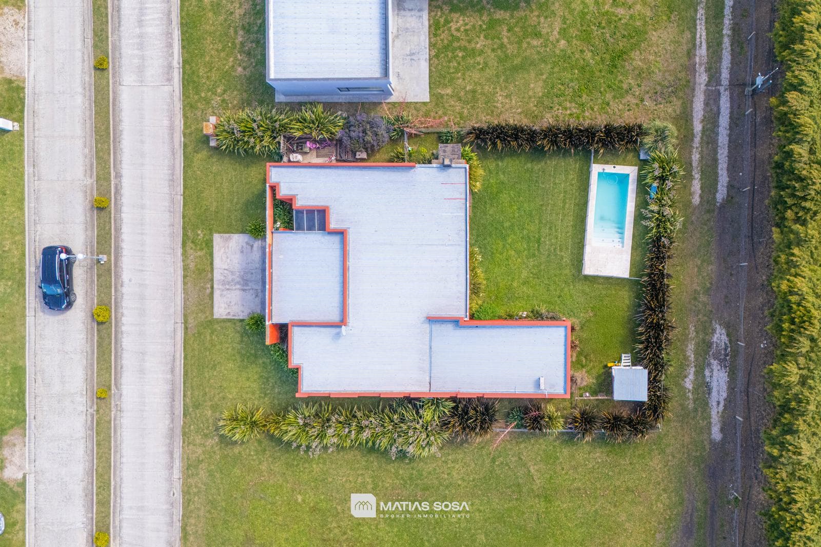 Venta - Casa 4 Ambientes - Parque con Piscina y Galeria con Parrilla - Tierras del Mar