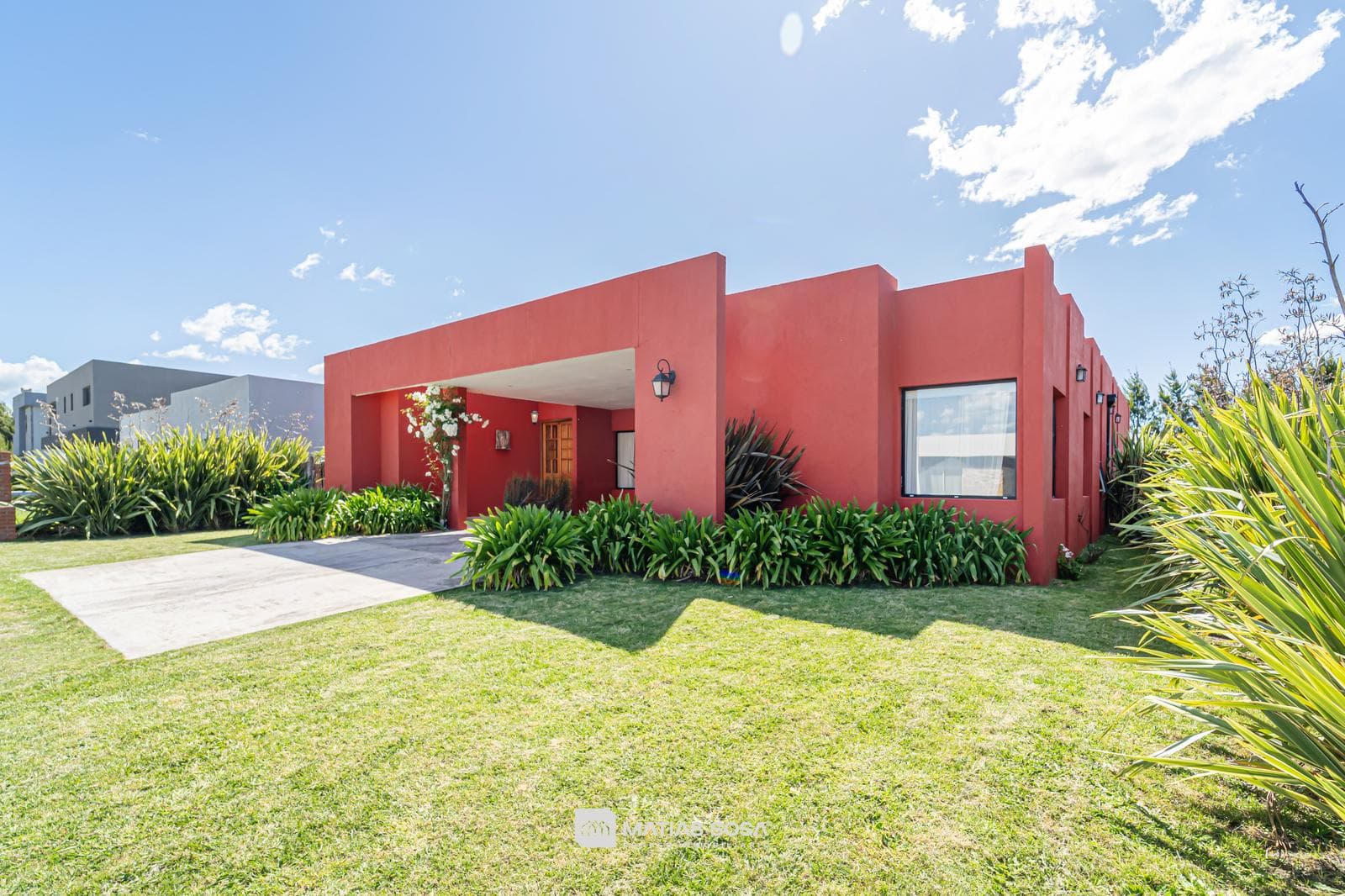 For Sale - 4-Room House - Park with Pool and Patio with Grill - Tierras del Mar