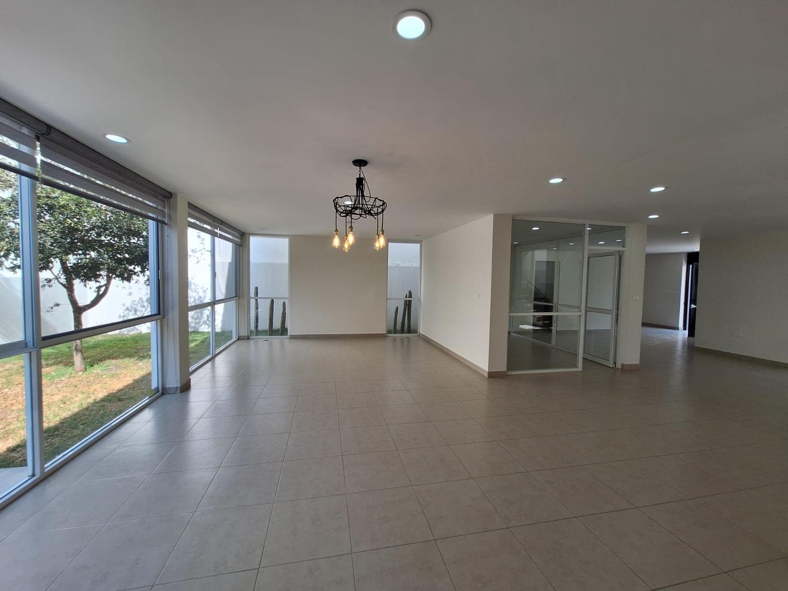 Casa con 4 Recámaras con baño y Vestidor en Jardín de los Almendros, jardín trasero son Terraza y Asador
