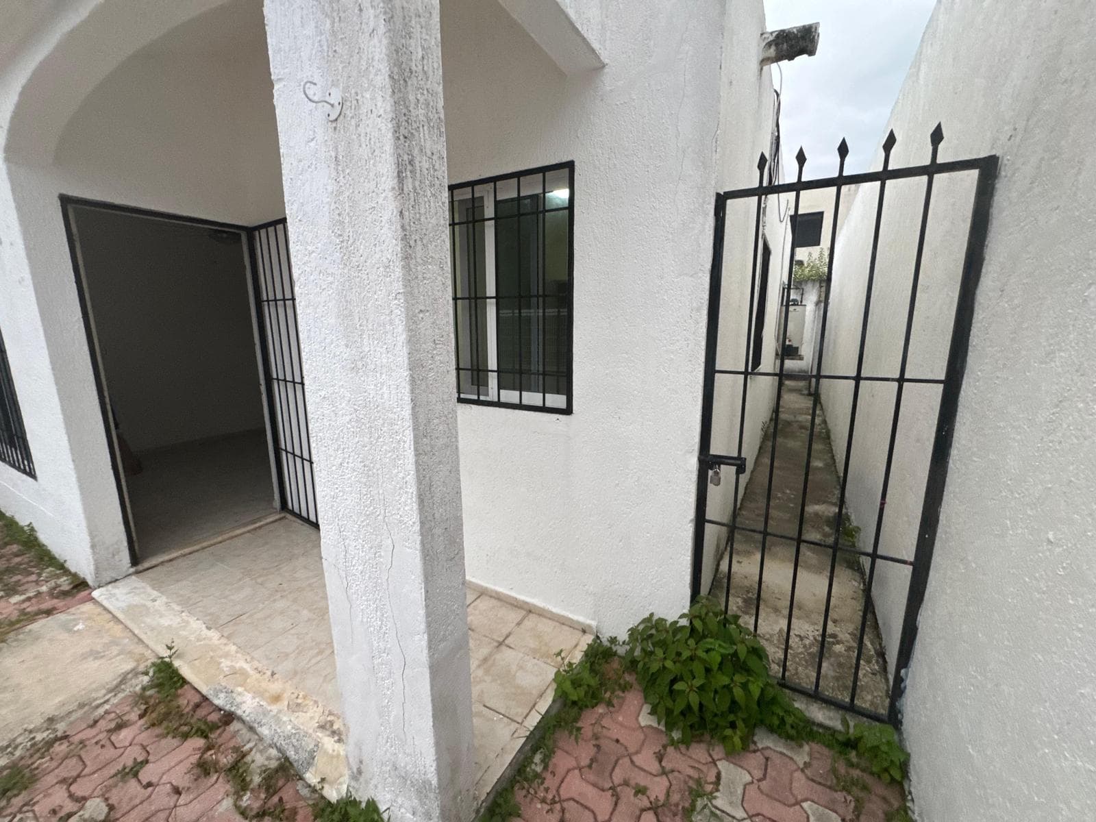 2-BEDROOM HOUSE IN THE SANTA FE SUBDIVISION