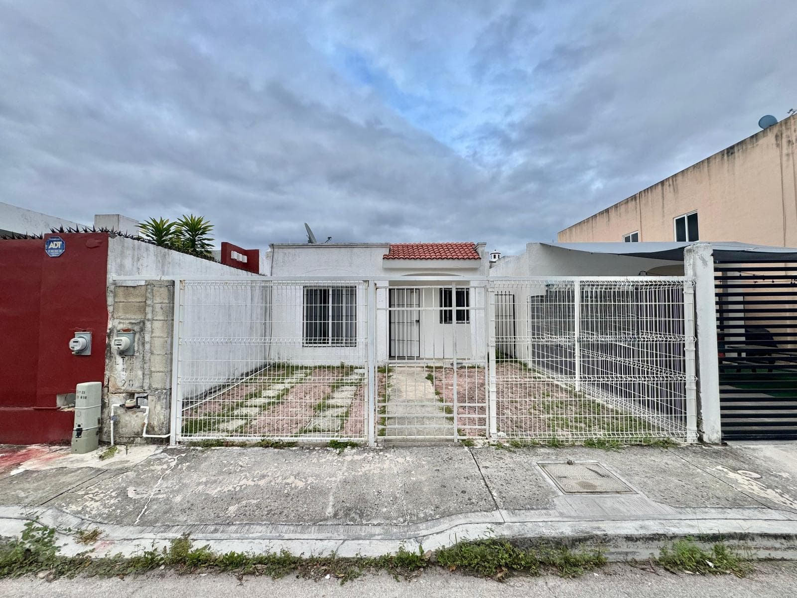 2-BEDROOM HOUSE IN THE SANTA FE SUBDIVISION