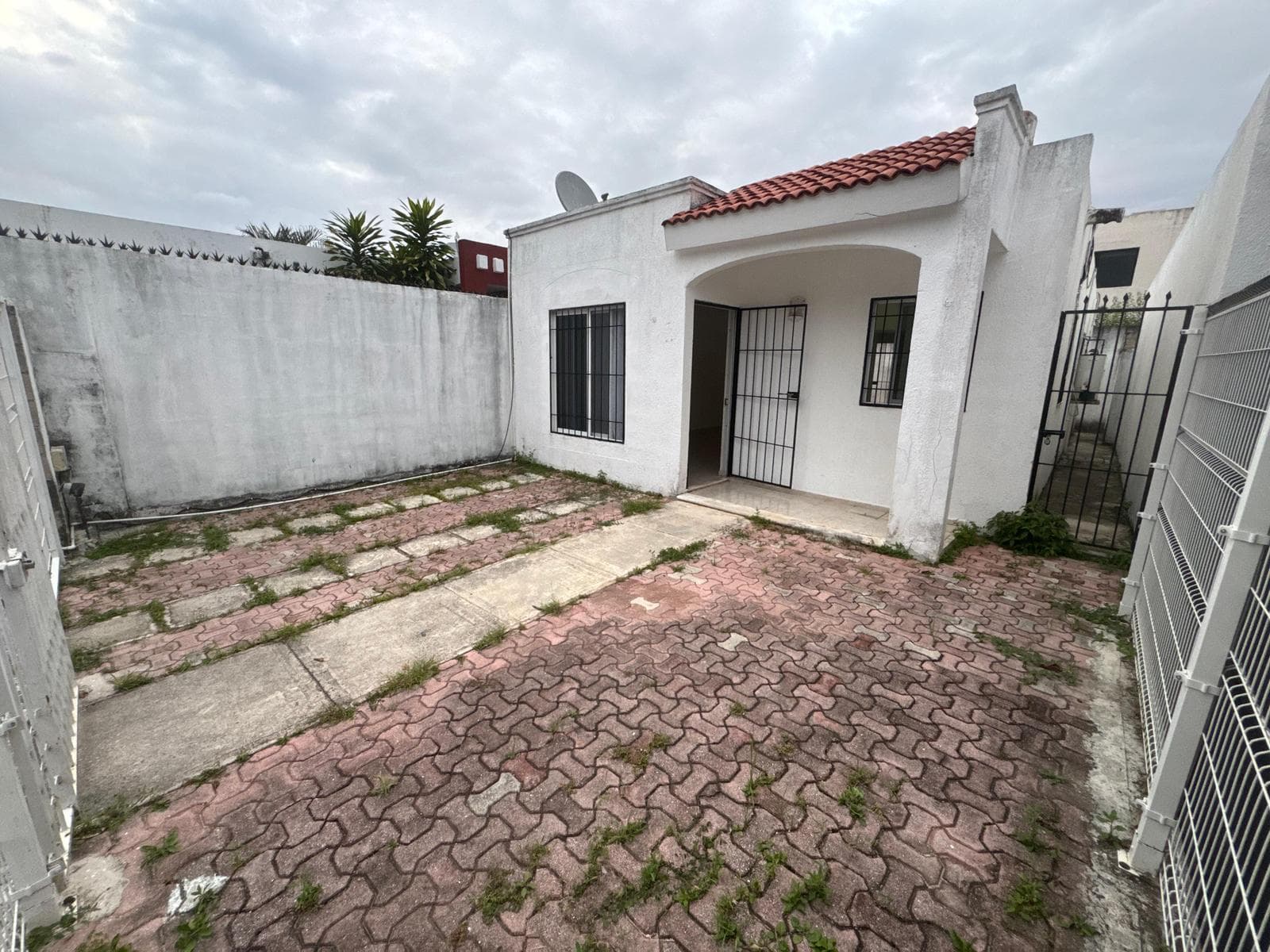 2-BEDROOM HOUSE IN THE SANTA FE SUBDIVISION