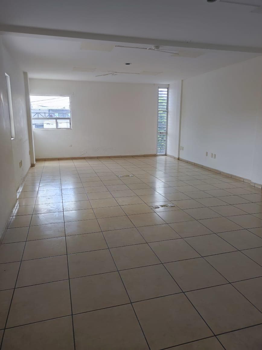Bodega comercial con Oficinas en San Pedro de los Hernández