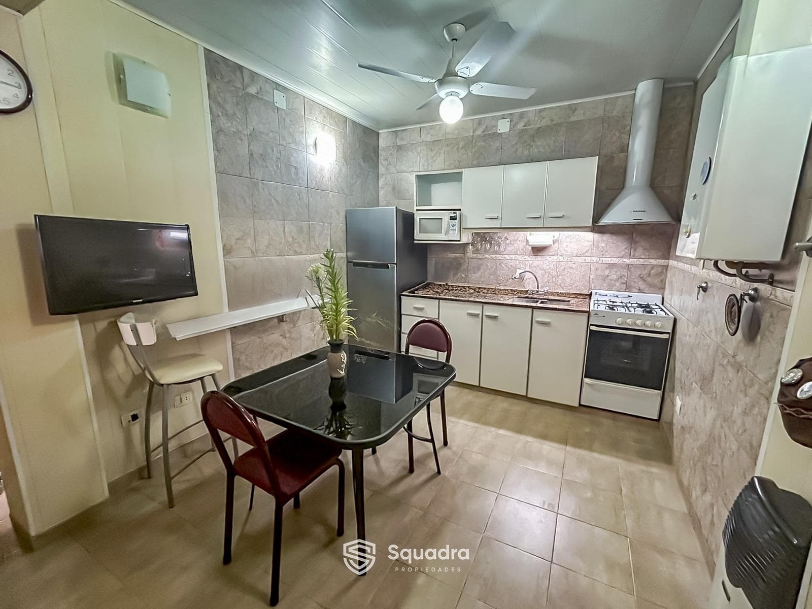 FOR SALE - Unique single-hall house with a patio and barbecue area - Tablada neighborhood, Rosario. QUALIFIES FOR A LOAN.