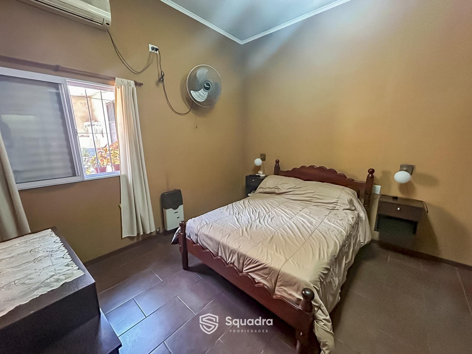 FOR SALE - Unique single-hall house with a patio and barbecue area - Tablada neighborhood, Rosario. QUALIFIES FOR A LOAN.