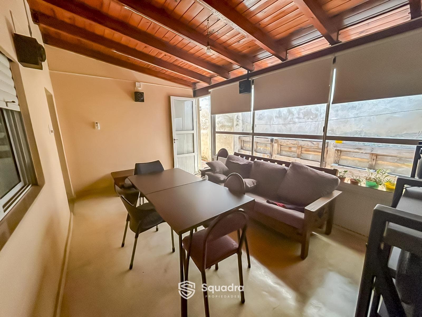 FOR SALE - Unique single-hall house with a patio and barbecue area - Tablada neighborhood, Rosario. QUALIFIES FOR A LOAN.