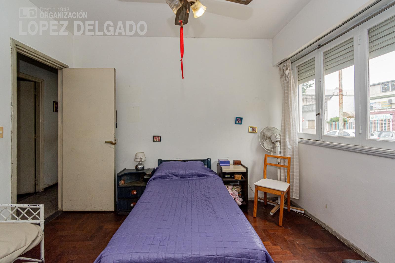 4-Bedroom House on a Street Corner with a Garage and Terrace in Villa del Parque