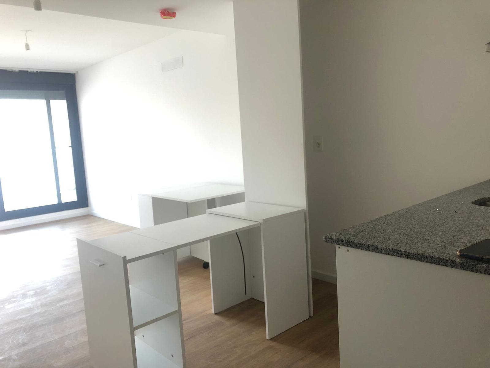 Studio Apartment for Rent with a Balcony in Downtown Montevideo.
