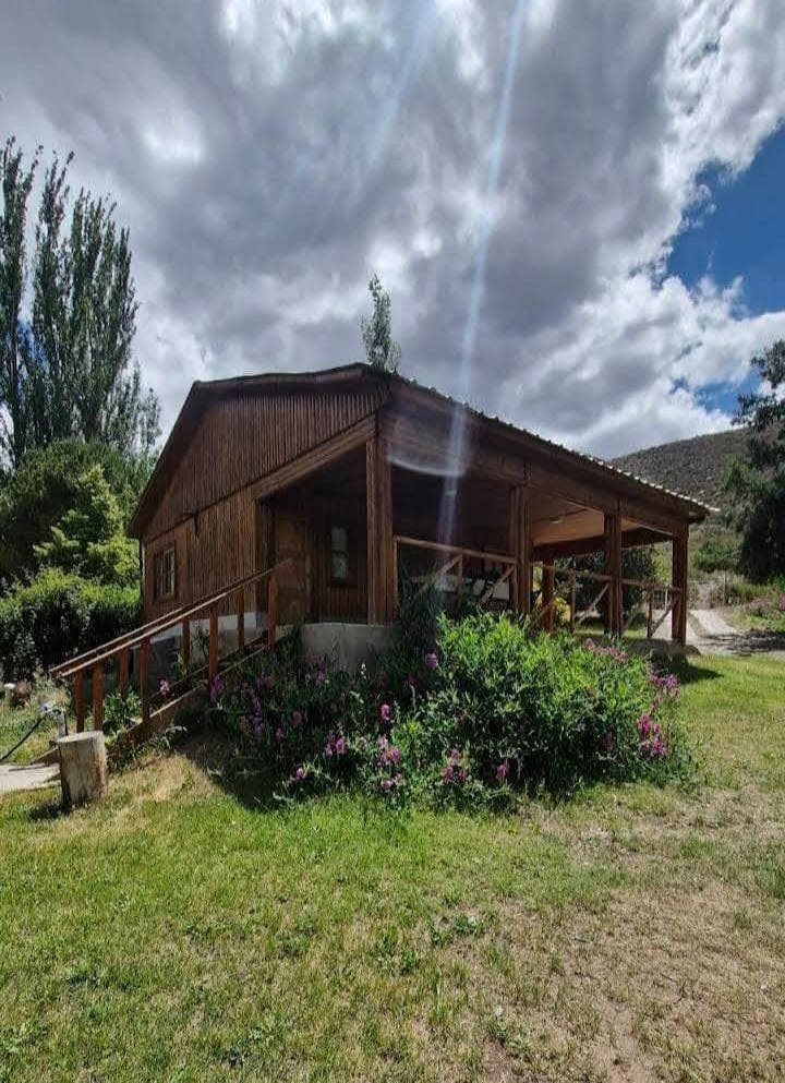Cabañas en Potrerillos con jardín y fogón