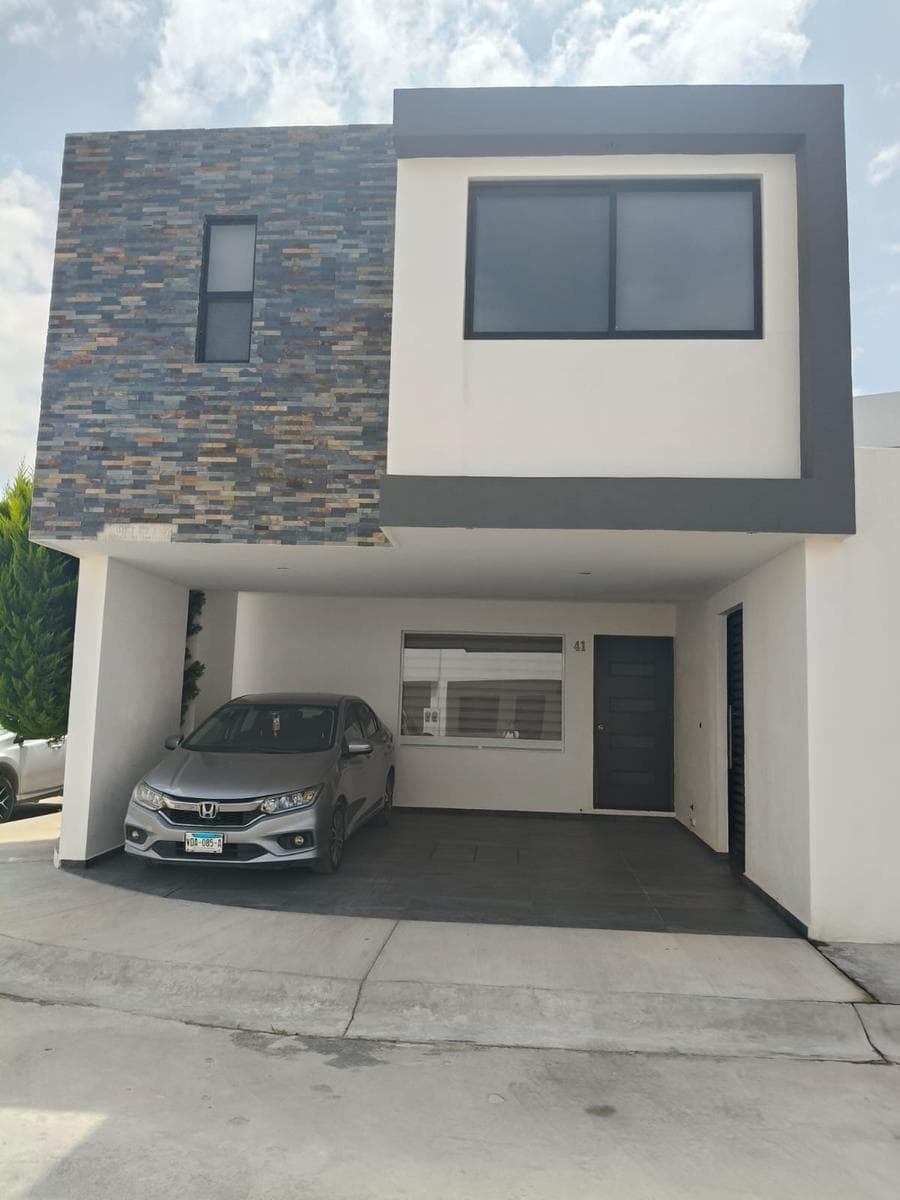 HOUSE FOR SALE ON PRIVADA SANTA BARBARA, INCLUDING A LOFT