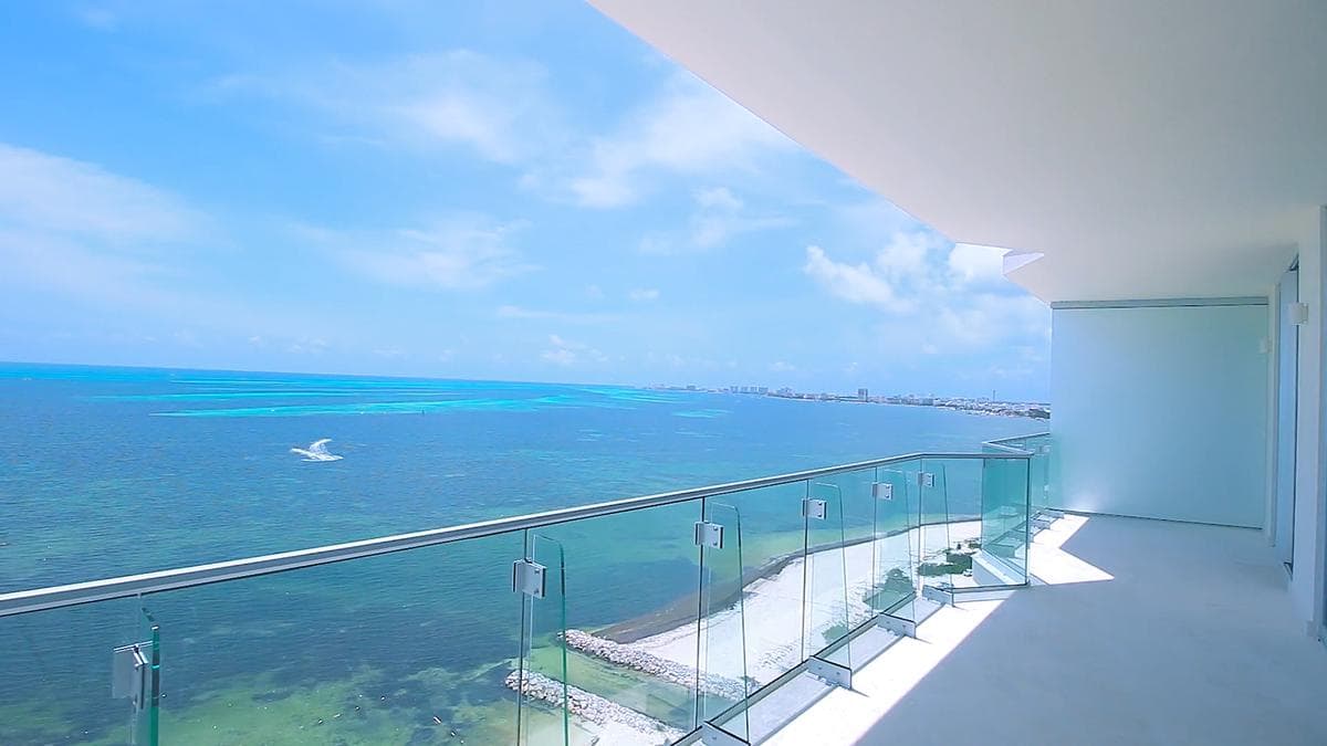 Beachfront Apartment, 2 Bedrooms in SLS, Novo Cancún, Puerto Cancún