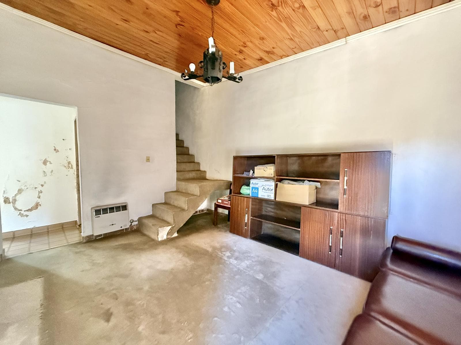 AMERICAN-STYLE HOUSE FOR SALE: 4 ROOMS, CASTELAR SUR - QUALIFIES FOR A LOAN