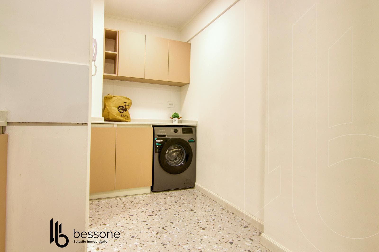 Apartment for Rent—Excellent Location
