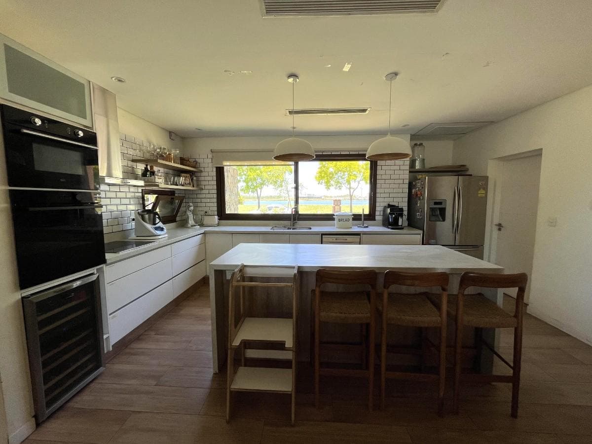 Modern 4-Bedroom House Office Playroom TV Room in La Laguna-Puertos del Lago-Marinas