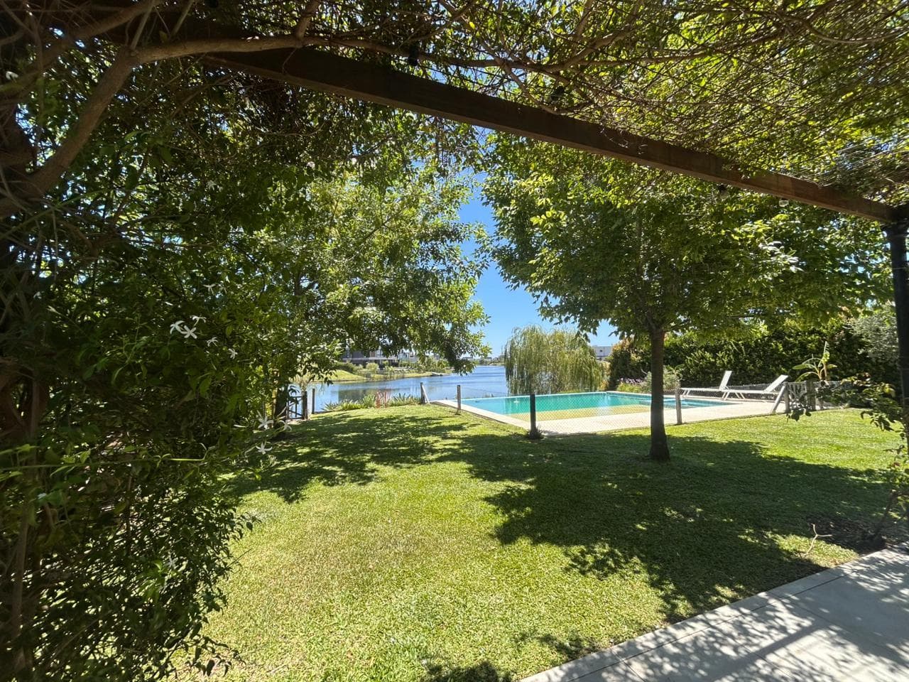 Modern 4-Bedroom House Office Playroom TV Room in La Laguna-Puertos del Lago-Marinas