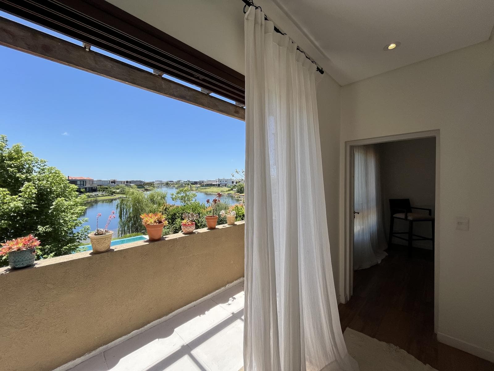 Modern 4-Bedroom House Office Playroom TV Room in La Laguna-Puertos del Lago-Marinas