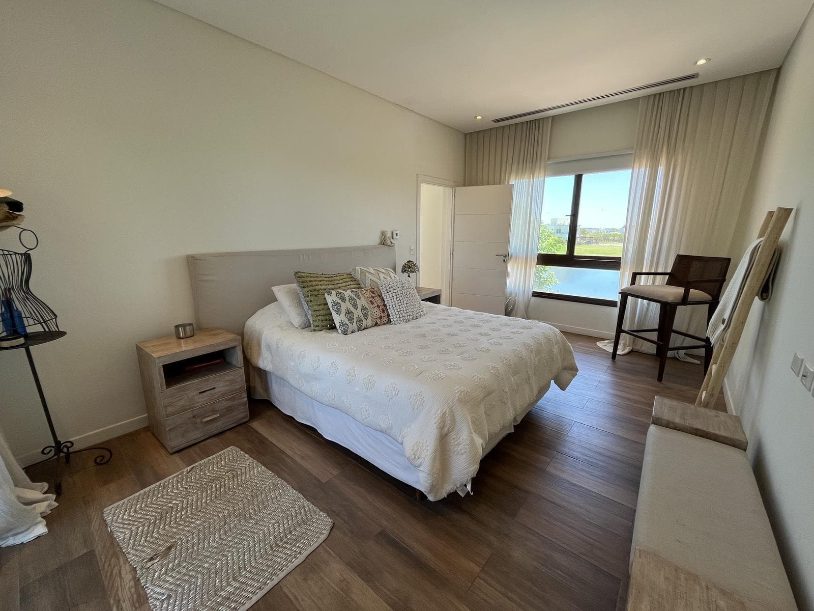 Modern 4-Bedroom House Office Playroom TV Room in La Laguna-Puertos del Lago-Marinas
