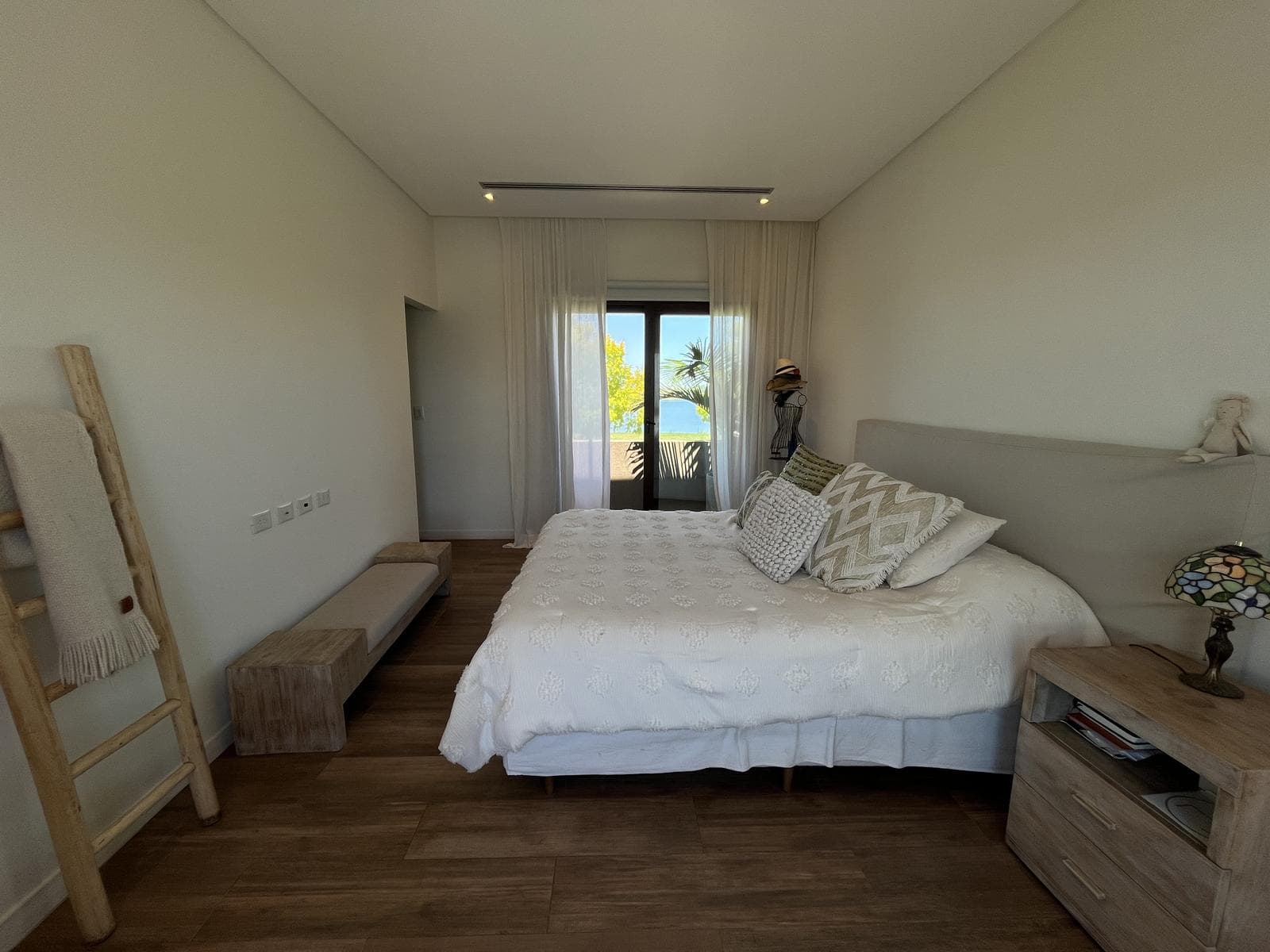 Modern 4-Bedroom House Office Playroom TV Room in La Laguna-Puertos del Lago-Marinas