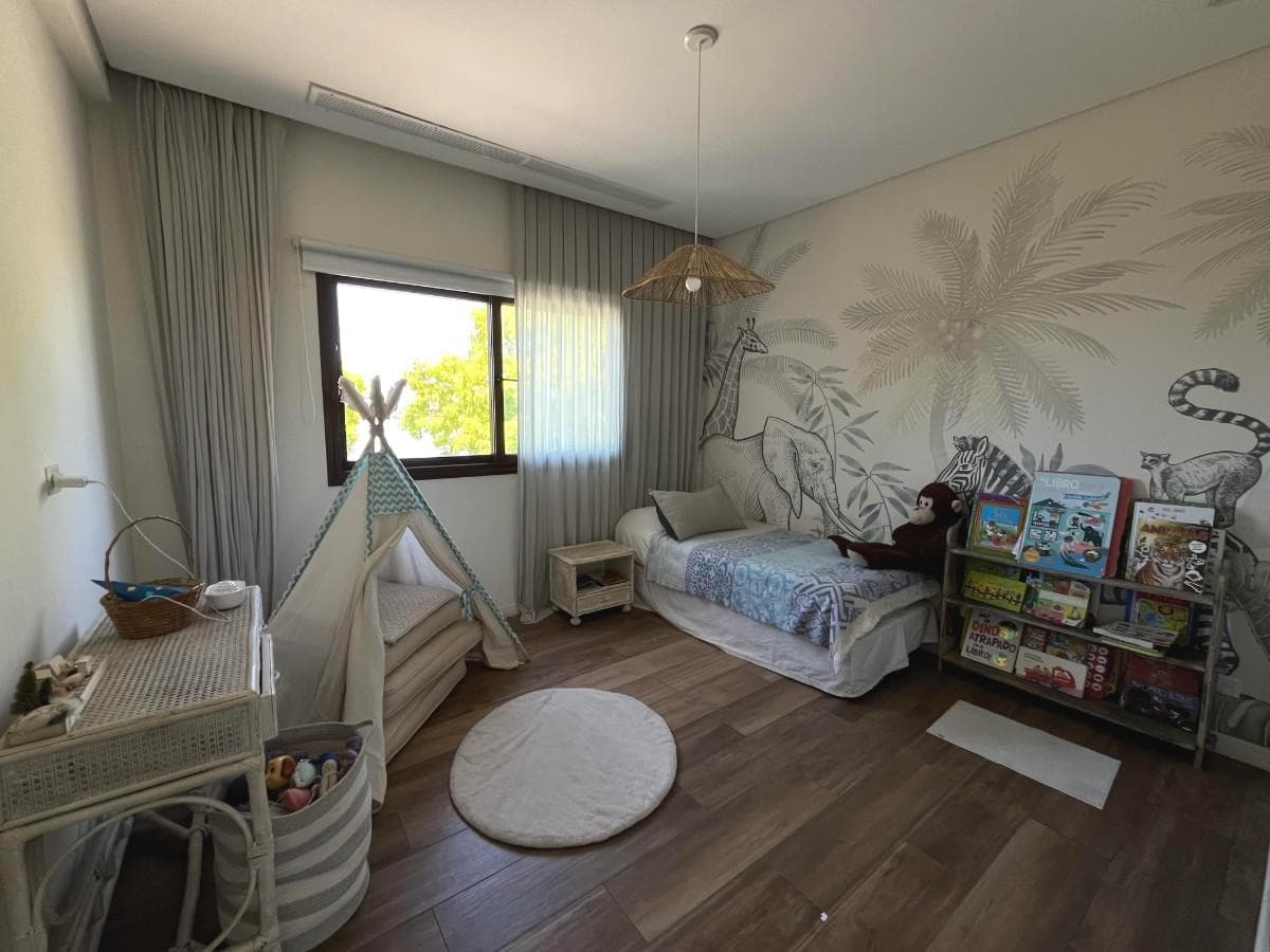 Modern 4-Bedroom House Office Playroom TV Room in La Laguna-Puertos del Lago-Marinas