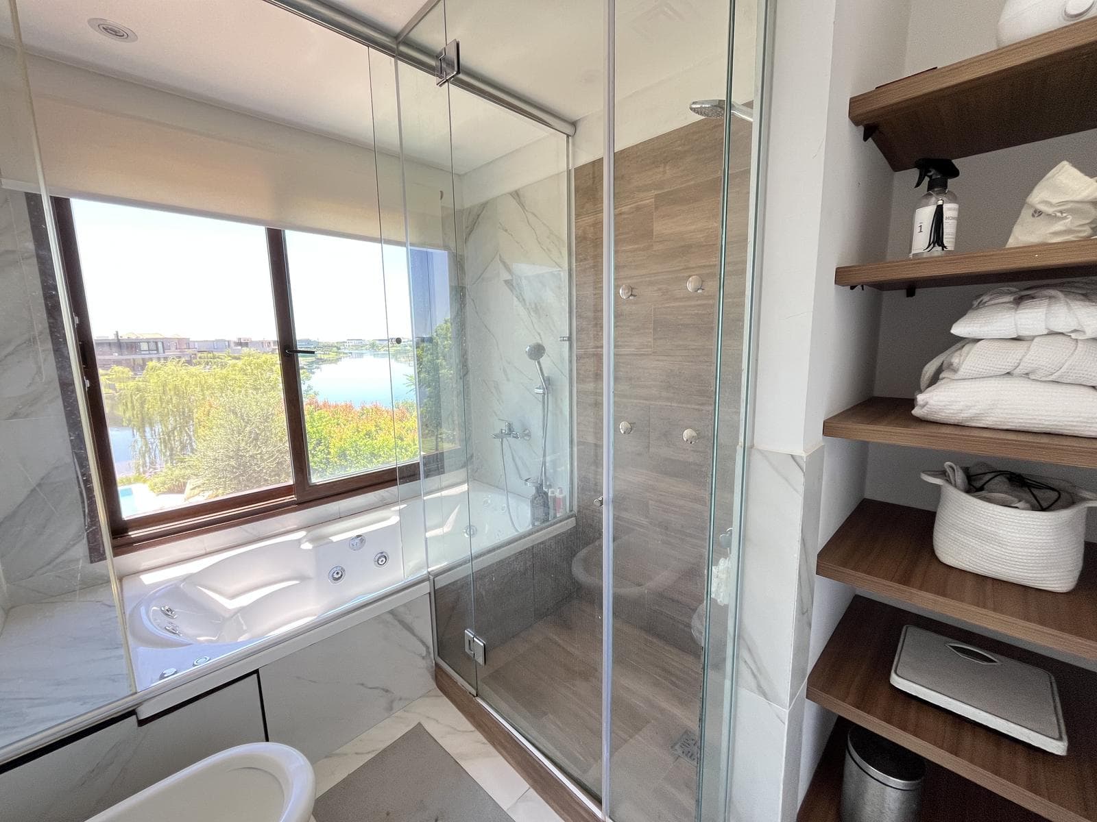 Modern 4-Bedroom House Office Playroom TV Room in La Laguna-Puertos del Lago-Marinas