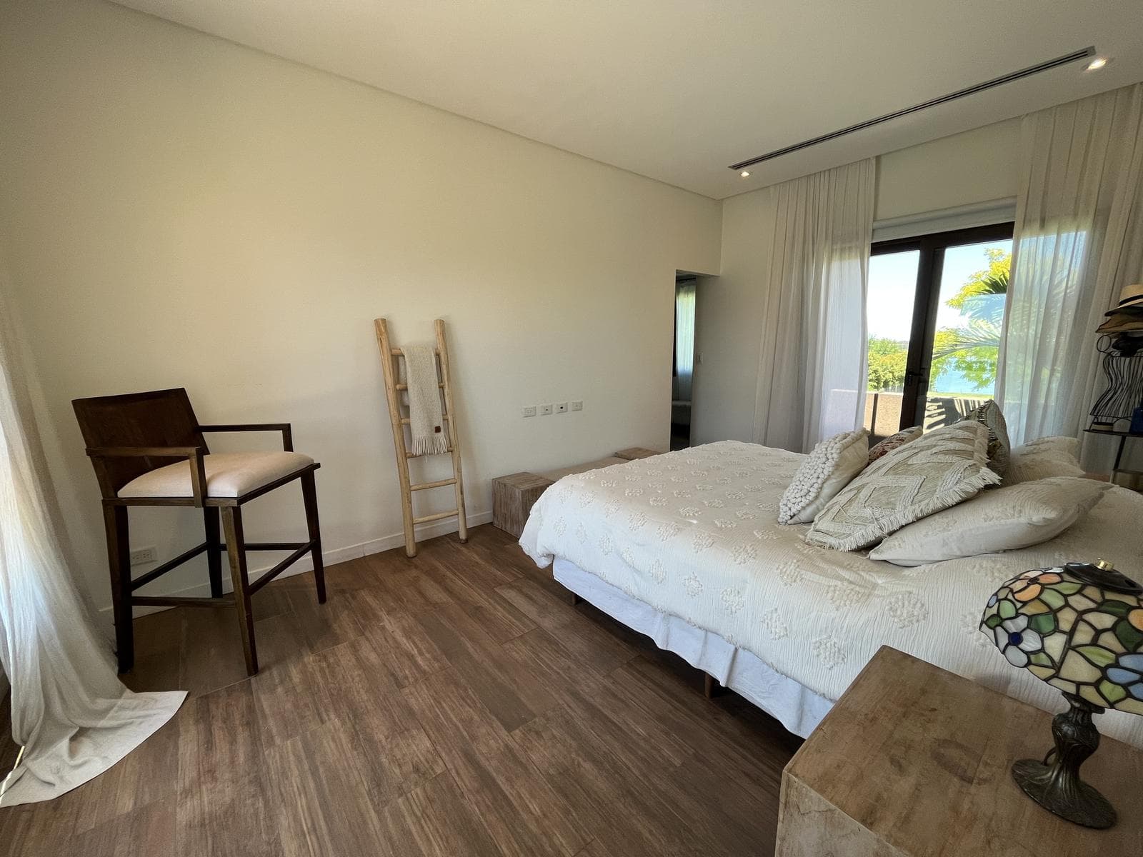 Modern 4-Bedroom House Office Playroom TV Room in La Laguna-Puertos del Lago-Marinas
