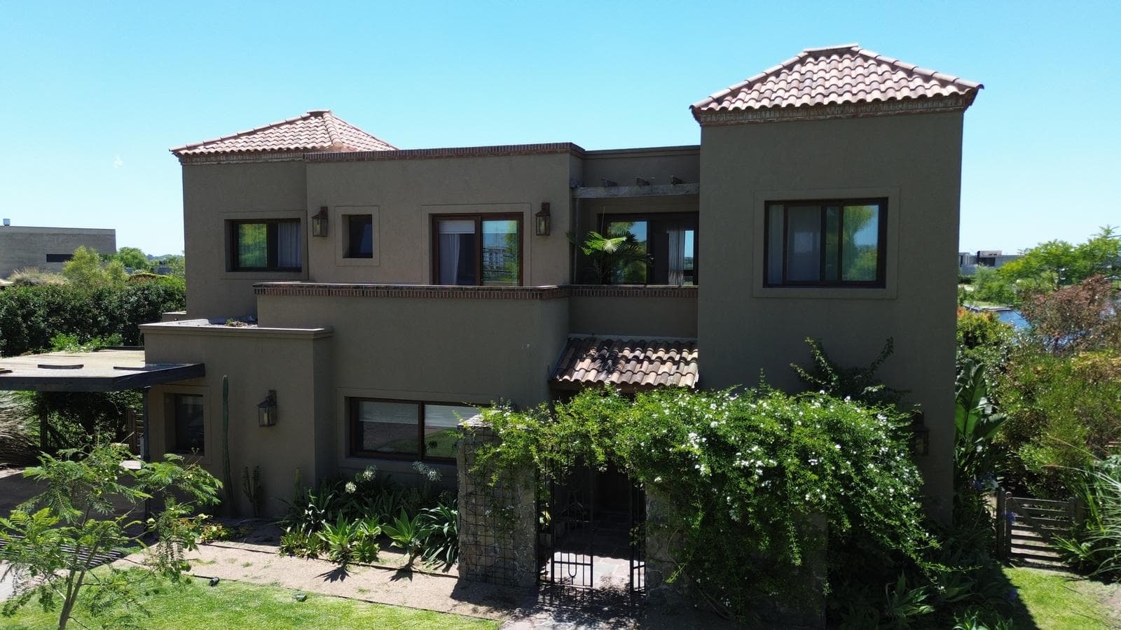 Modern 4-Bedroom House Office Playroom TV Room in La Laguna-Puertos del Lago-Marinas