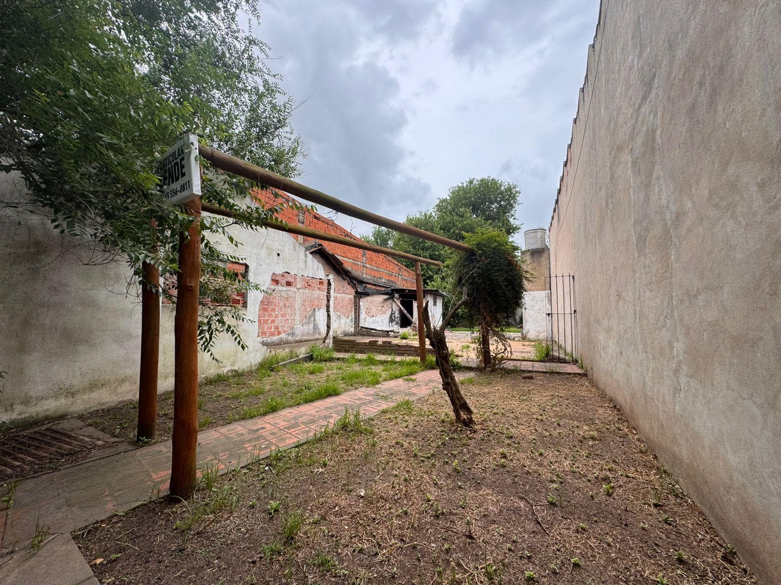 Lot for sale on Calle 473 bis, between Camino Gral. Belgrano and 23, measuring 10 x 33.