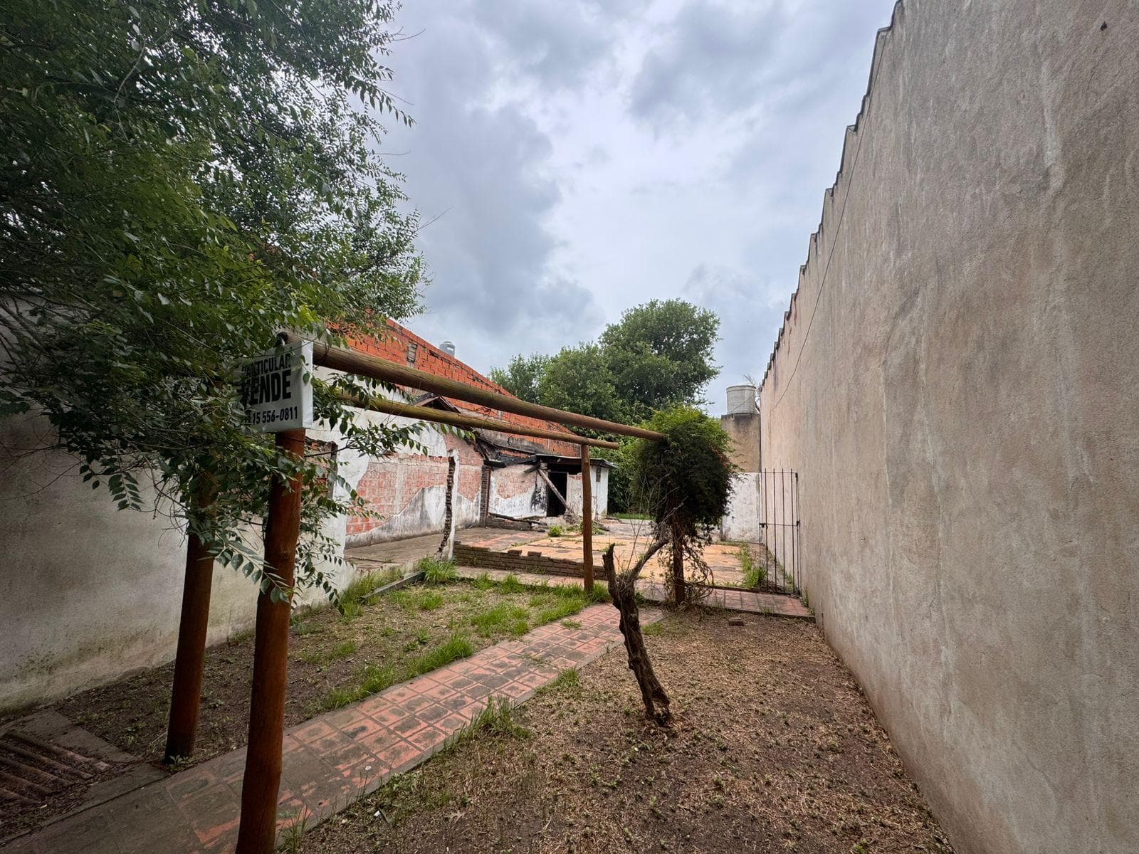 Lot for sale on Calle 473 bis, between Camino Gral. Belgrano and 23, measuring 10 x 33.