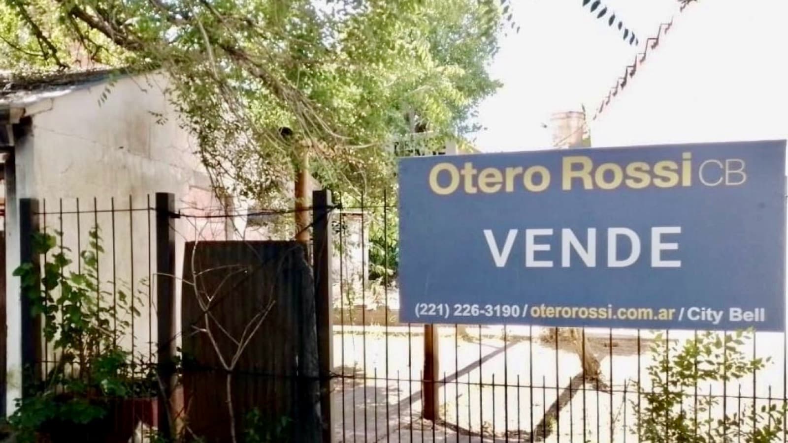 Lot for sale on Calle 473 bis, between Camino Gral. Belgrano and 23, measuring 10 x 33.