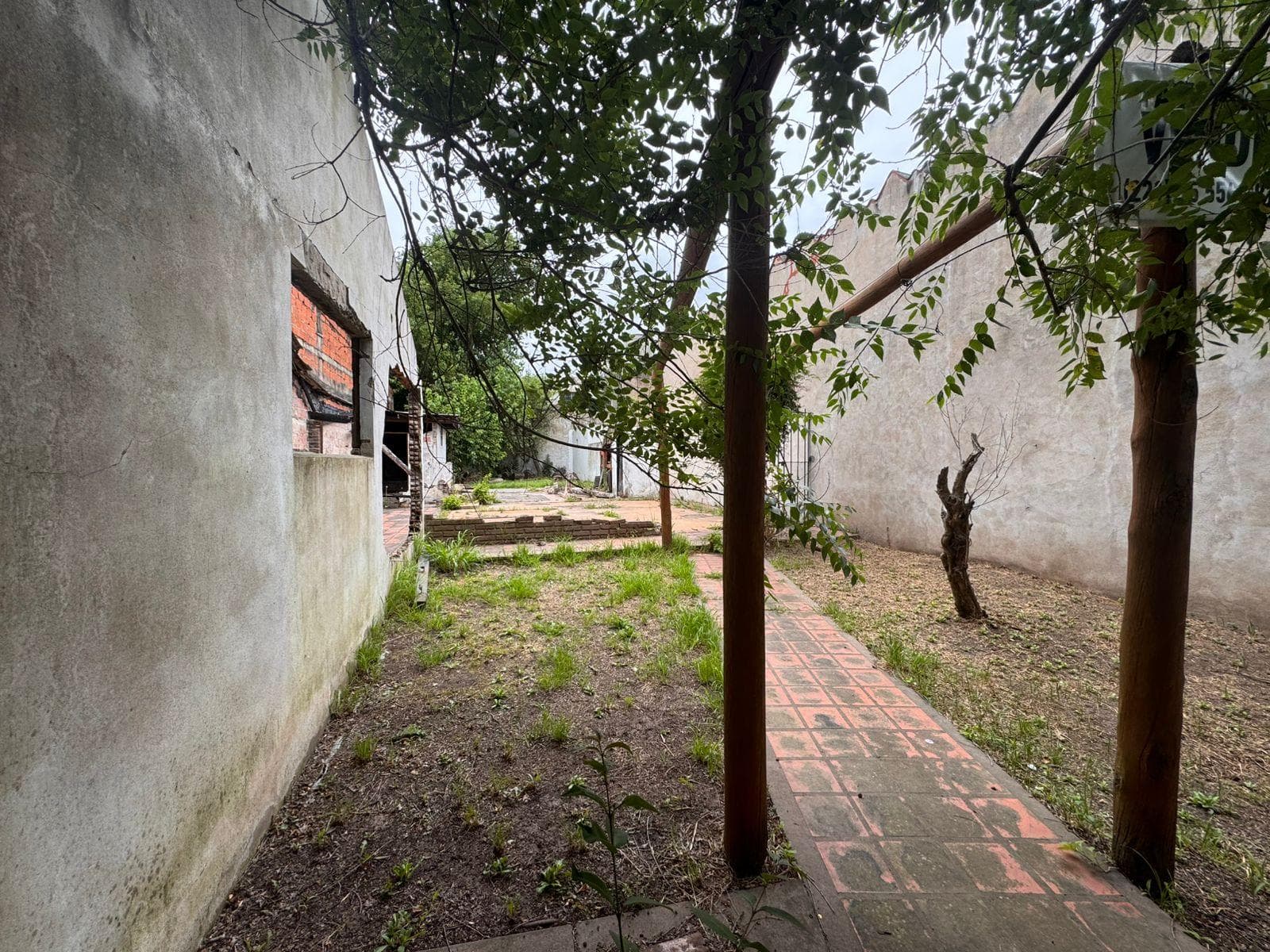 Lot for sale on Calle 473 bis, between Camino Gral. Belgrano and 23, measuring 10 x 33.