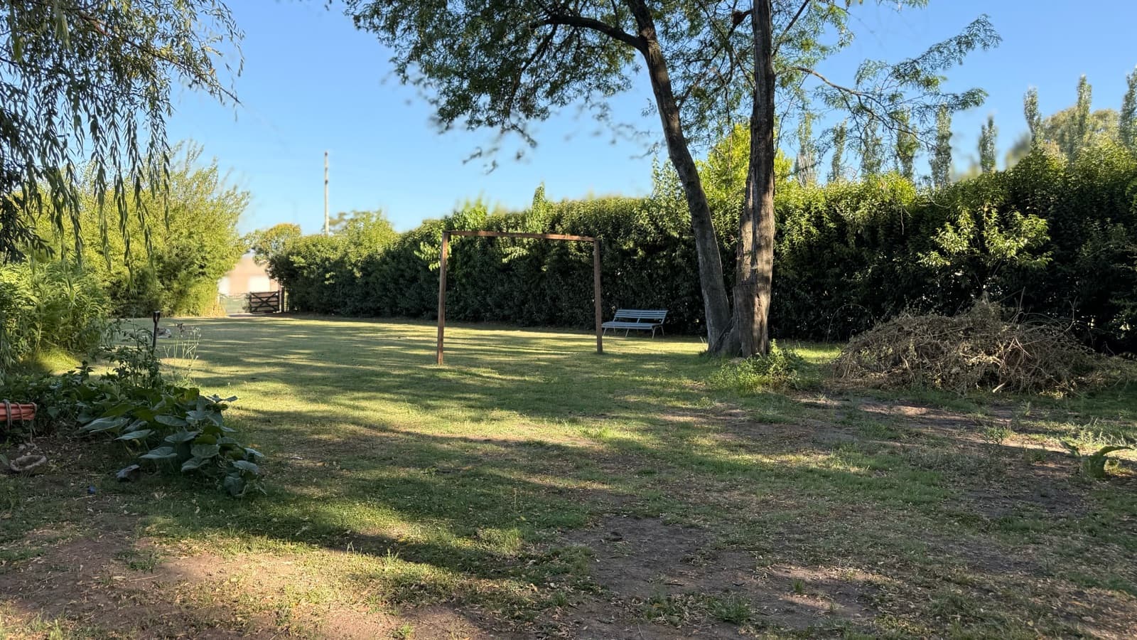 A truly special piece of land is for sale—suitable for subdivision into 4 lots—ideal for investors looking to make their dreams come true!
