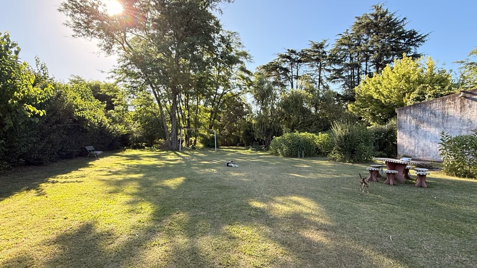 A truly special piece of land is for sale—suitable for subdivision into 4 lots—ideal for investors looking to make their dreams come true!