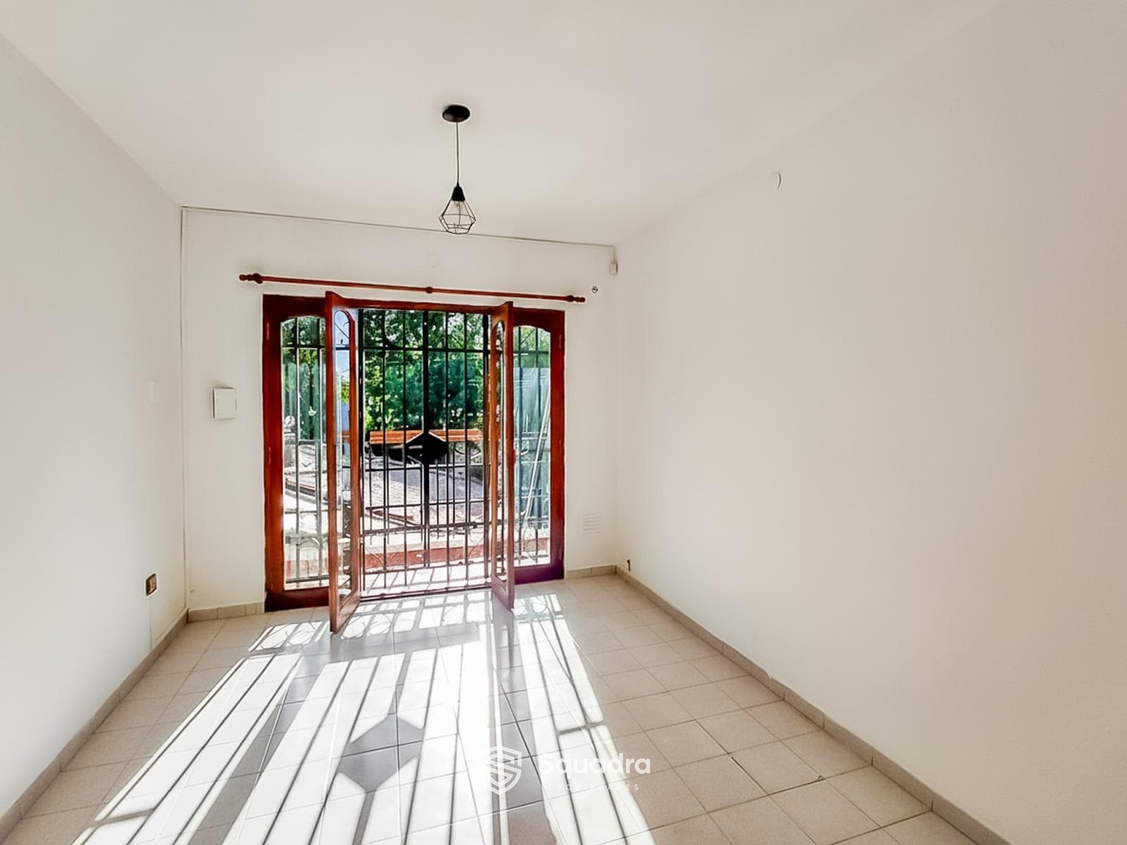 FOR SALE | FOR RENT - 2-bedroom PA house with garage and terrace - La Florida neighborhood, Rosario.