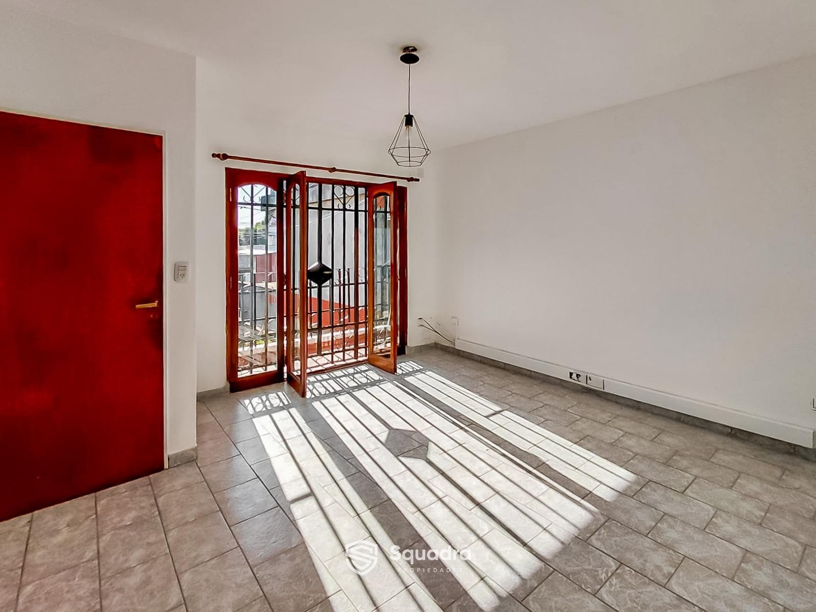 FOR SALE | FOR RENT - 2-bedroom PA house with garage and terrace - La Florida neighborhood, Rosario.