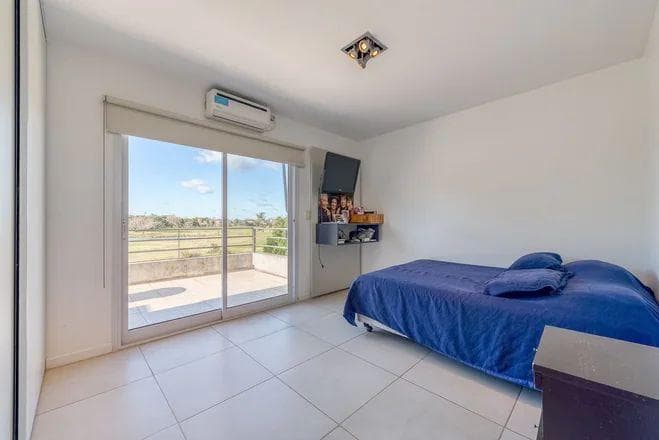 HOUSE FOR SALE NEAR THE GOLF COURSE, SAN ISIDRO LABRADOR NEIGHBORHOOD, VILLANUEVA, TIGRE