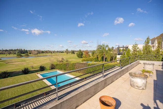 HOUSE FOR SALE NEAR THE GOLF COURSE, SAN ISIDRO LABRADOR NEIGHBORHOOD, VILLANUEVA, TIGRE