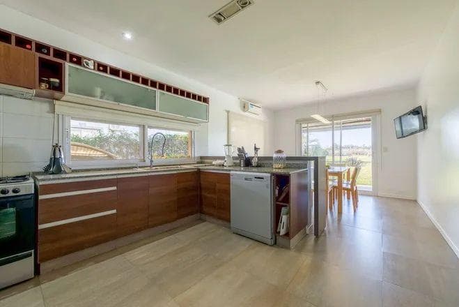HOUSE FOR SALE NEAR THE GOLF COURSE, SAN ISIDRO LABRADOR NEIGHBORHOOD, VILLANUEVA, TIGRE